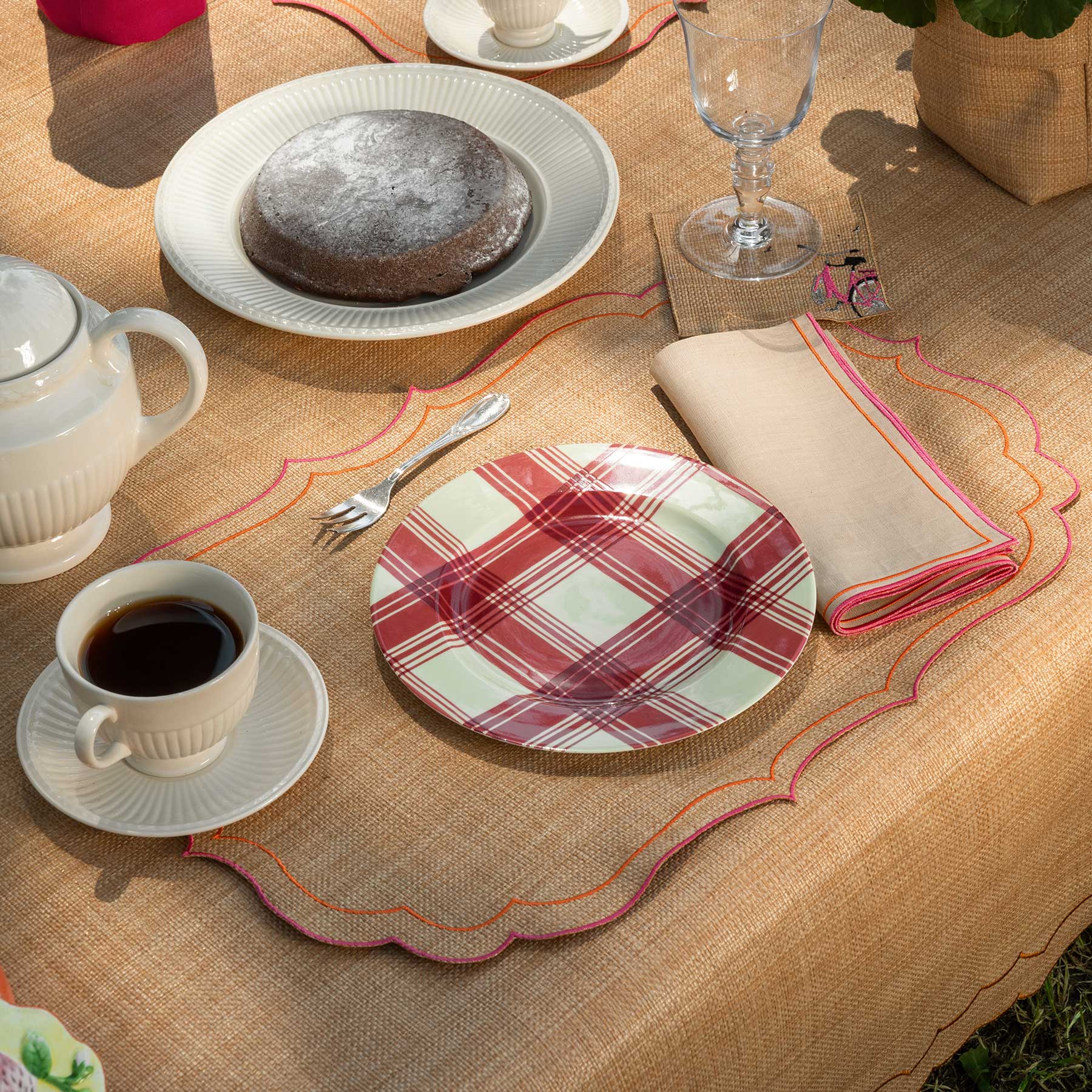 Tavola Picnic Under The Sun