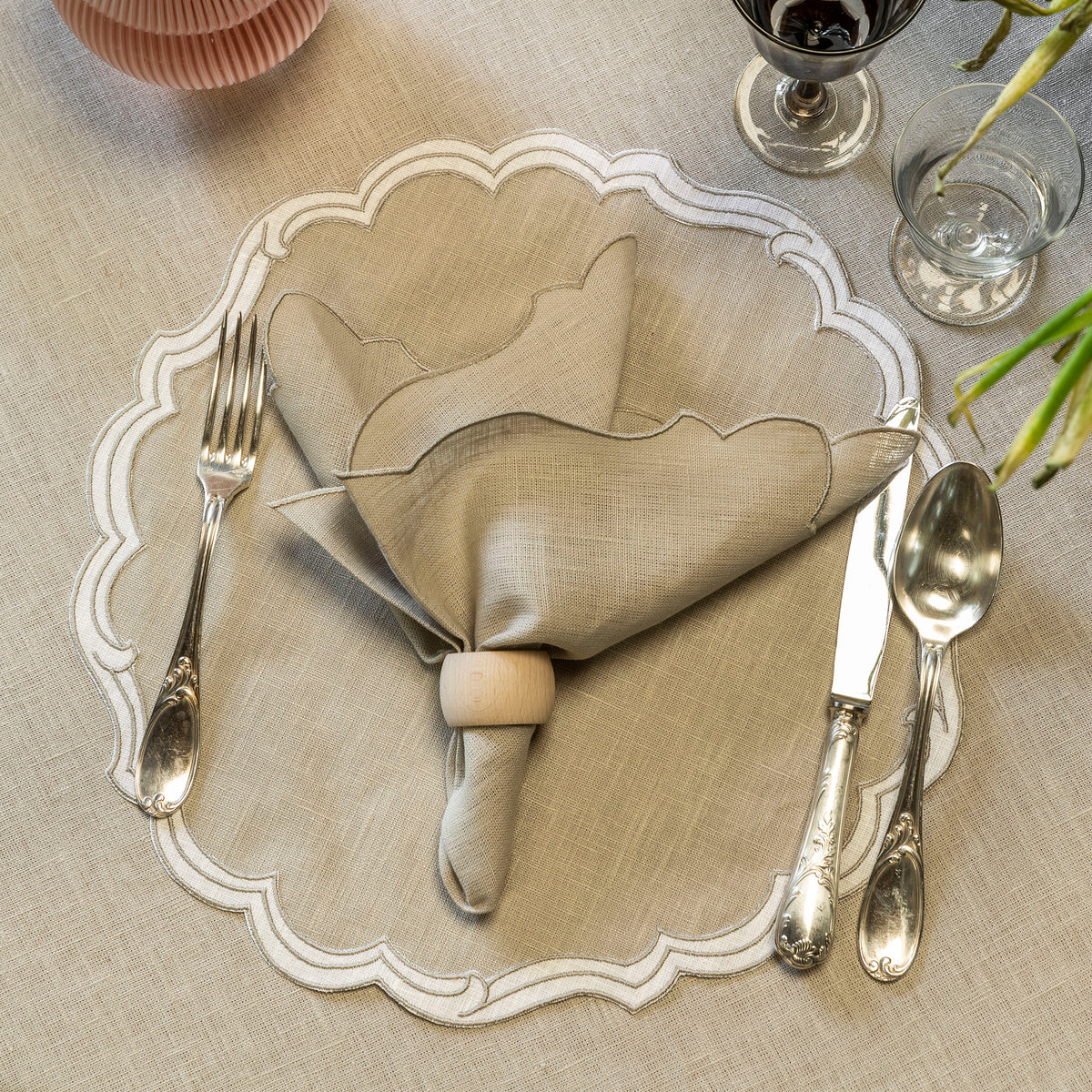Victoria Queen Placemat