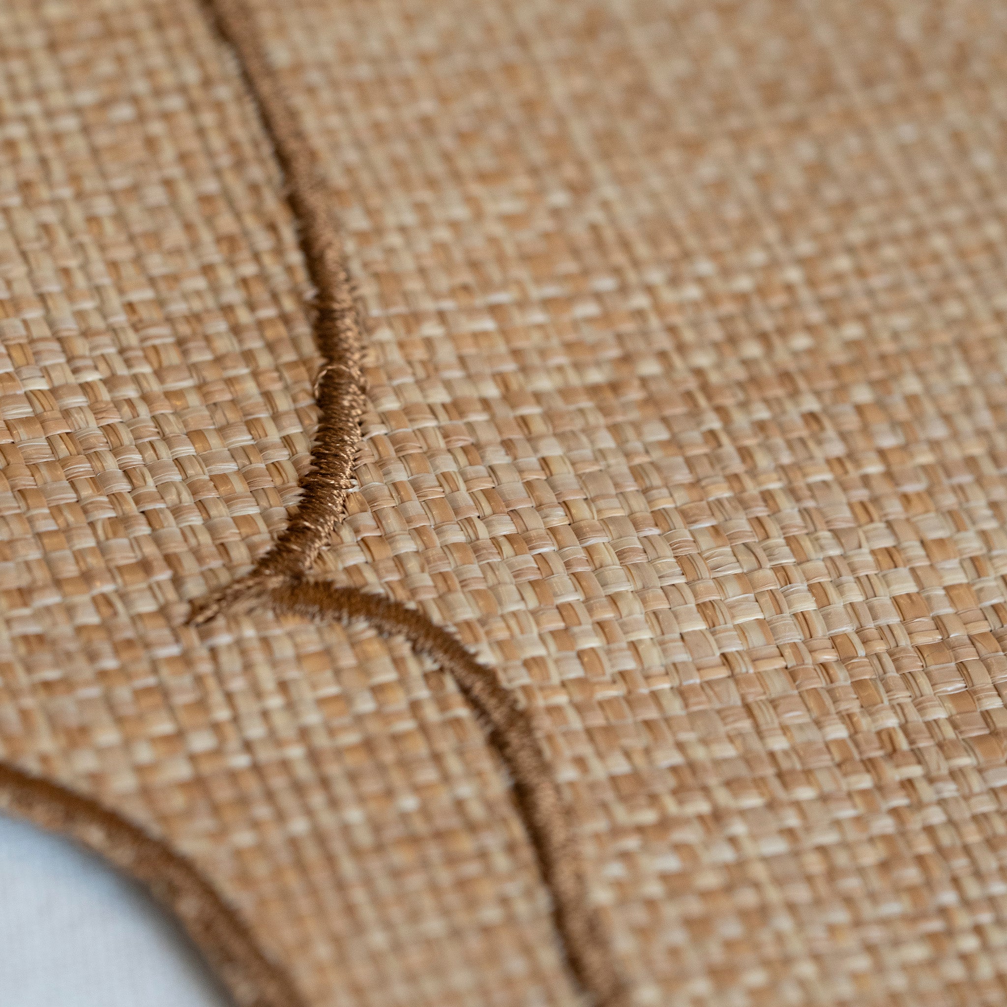 #color_raffia & nut