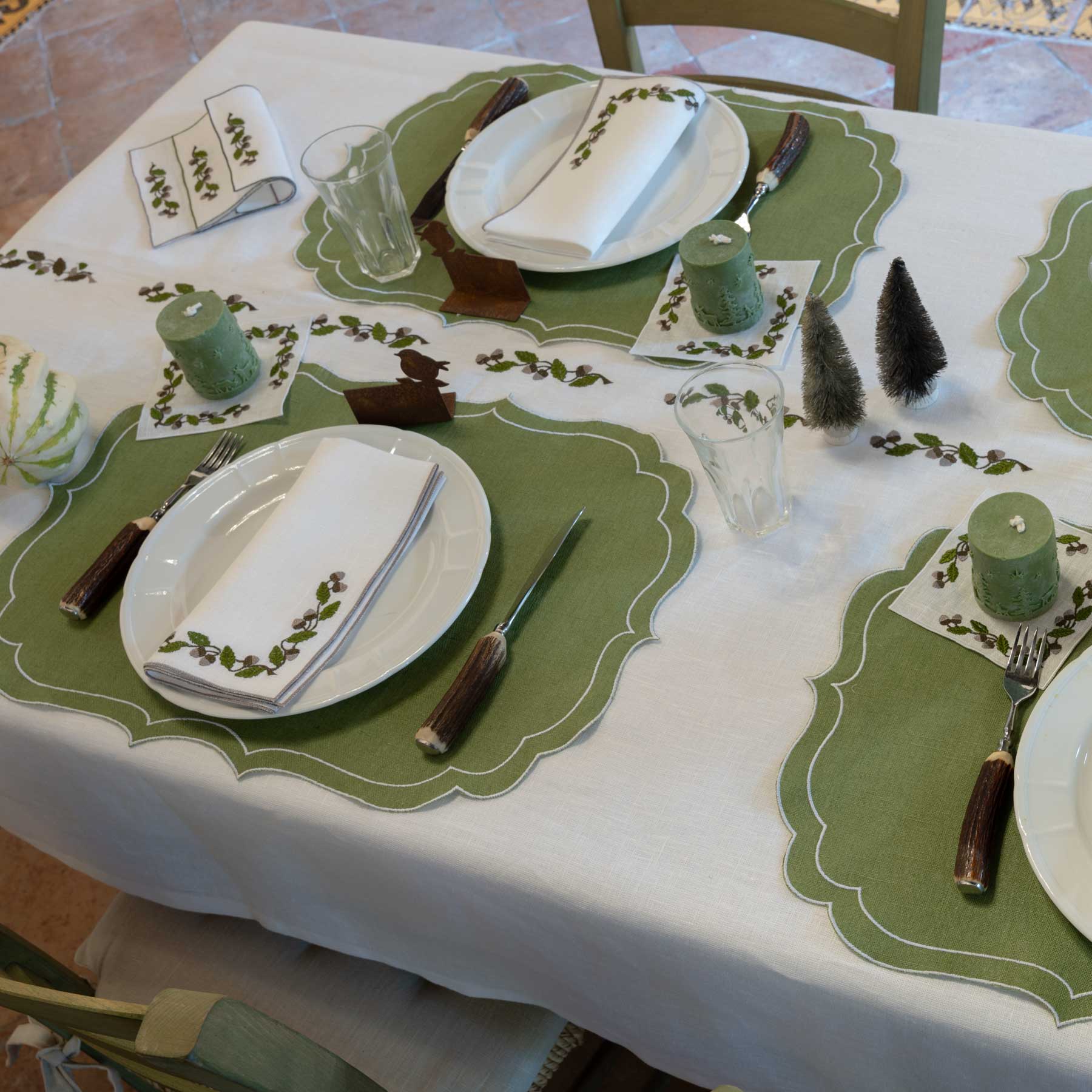 Green Acorn Tablescape
