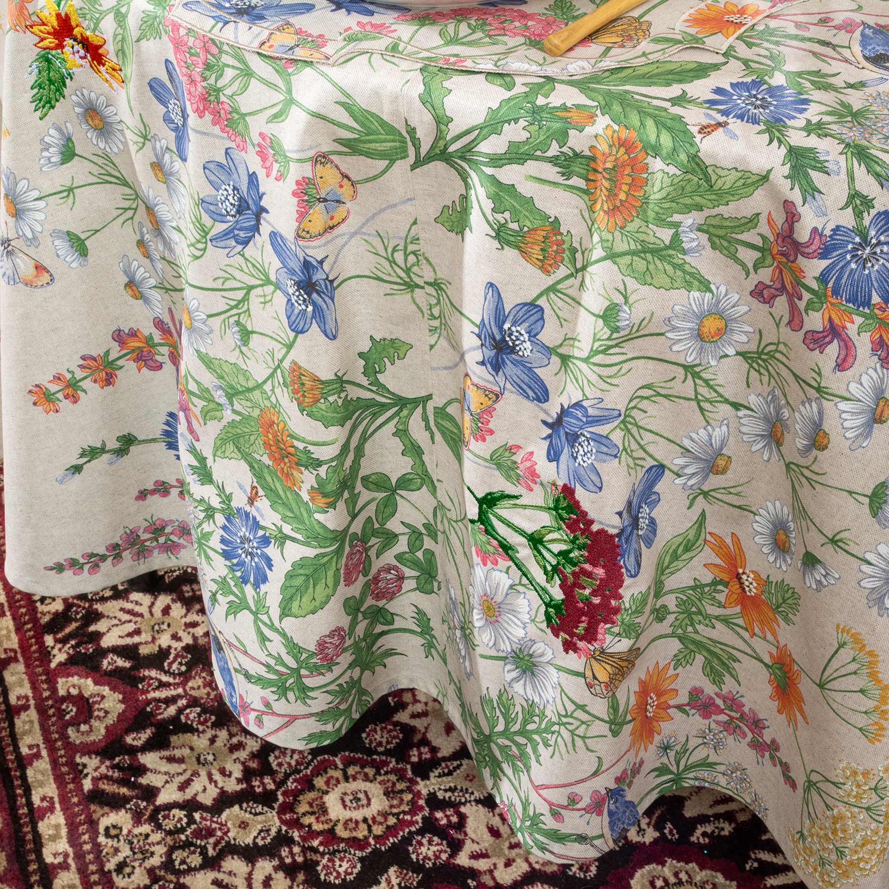 Blooming Flowers Tablescape