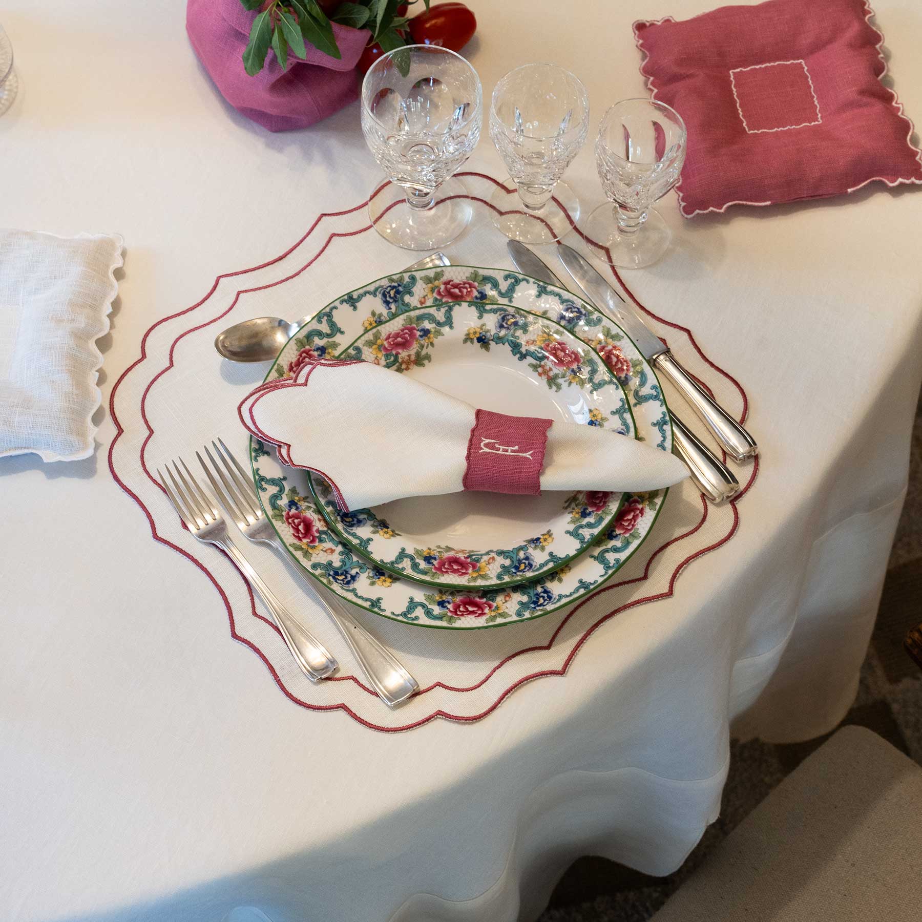 Cassis Daydream Tablescape