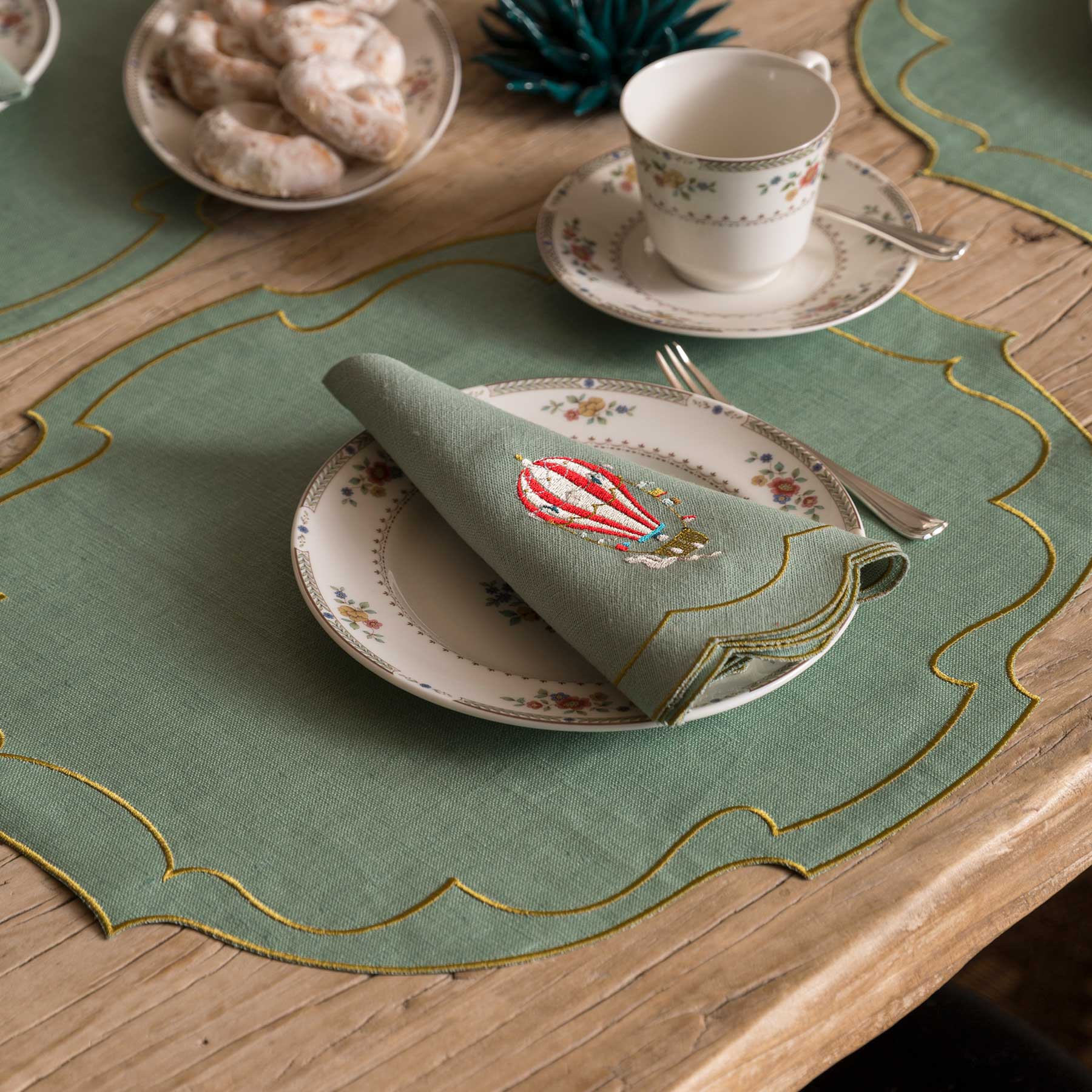 Up in the Air Tablescape