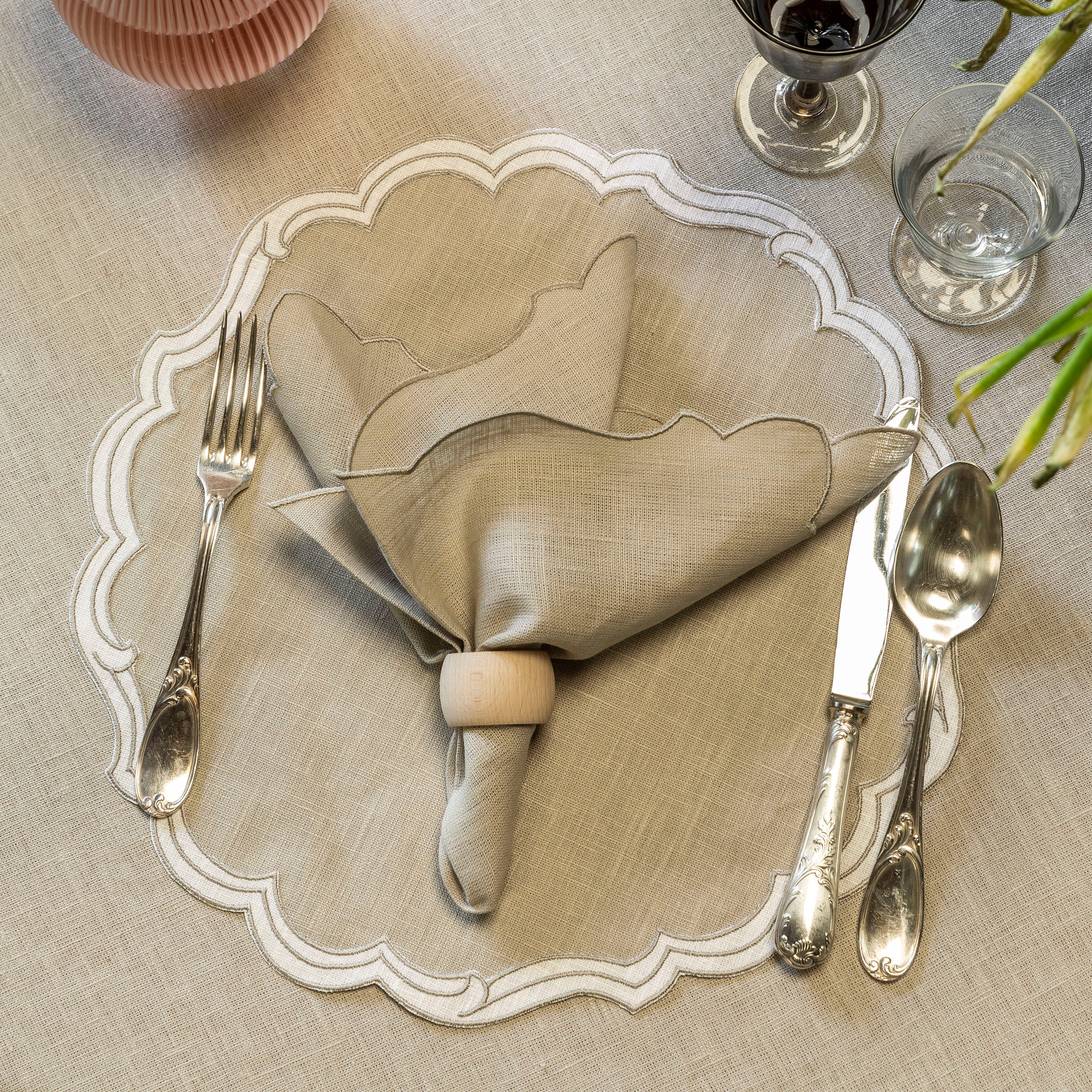 Victoria Queen Placemat